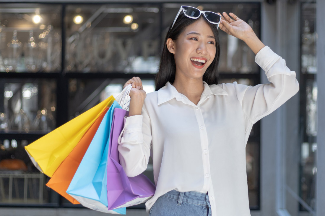 woman-with-shoppingbag